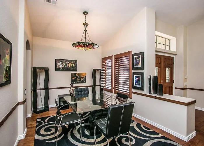 Retreat Specials Private Backyard Oasis *