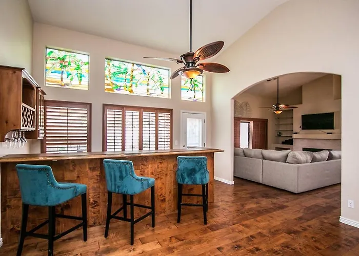 Retreat Specials Private Backyard Oasis *