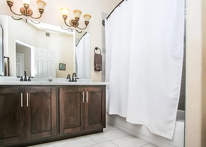 Retreat Specials Private Backyard Oasis *