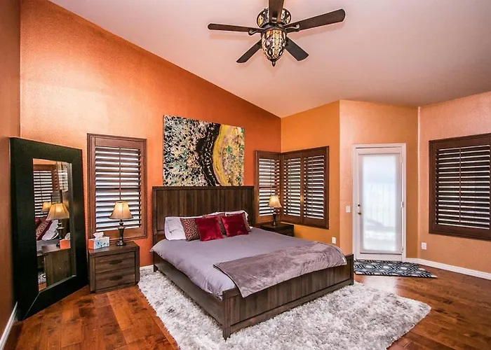 Holiday home Retreat Specials Private Backyard Oasis *